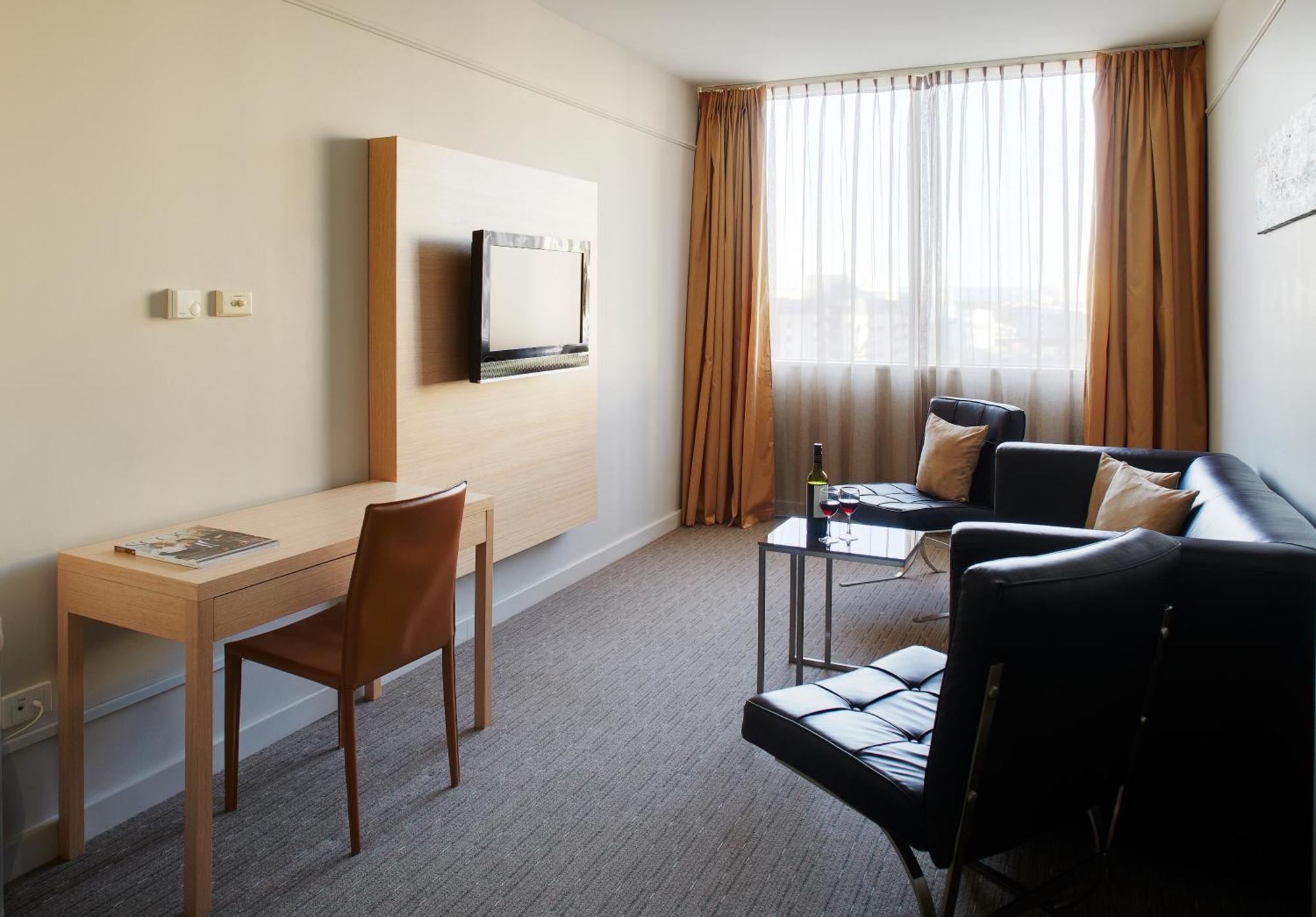 Executive Suite,1212352669:JPEG